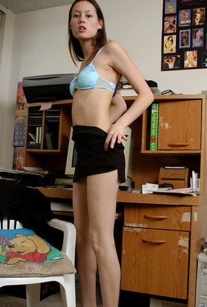 18 year old black girl Nia Nacci doffs school clothes to poses naked